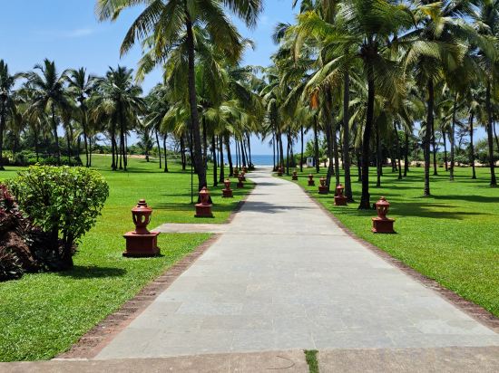 Фото Novotel Goa Dona Sylvia Resort Hotel