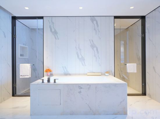 Фото Wyndham Grand Yangon Hotel