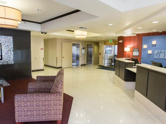 Фото Holiday Inn Express Hotel & Suites Hollywood Walk of Fame, an IHG Hotel