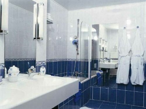 Гостиница Hôtel Vacances Bleues Le Royal в Ницце