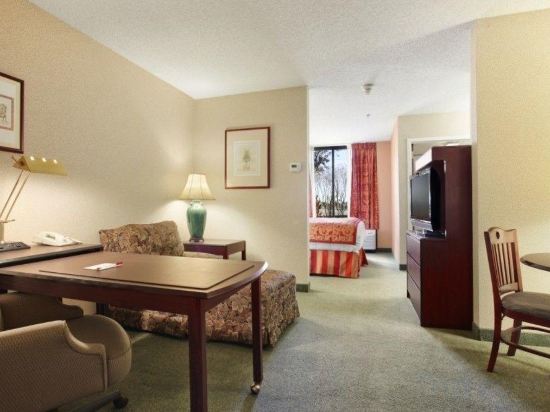 Фото Ramada by Wyndham Suites Orlando Airport