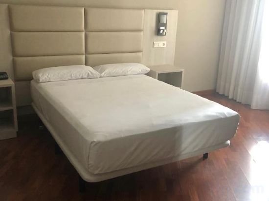 Фото Hotel Zaragoza Royal