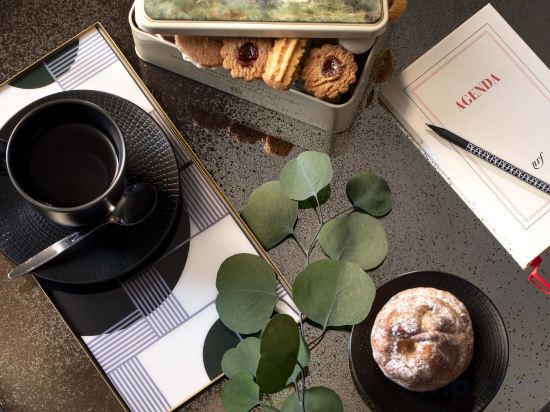 Фото Maison Rouge Hotel