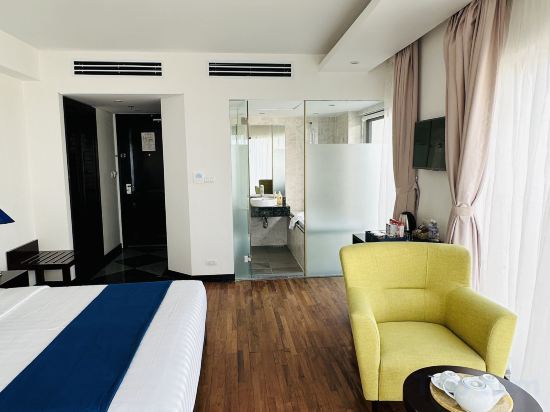 Фото Sandals Island Hotel