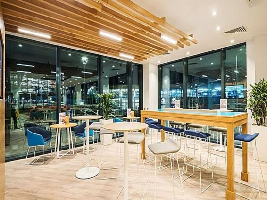 Фото Holiday Inn Express Amsterdam - North Riverside