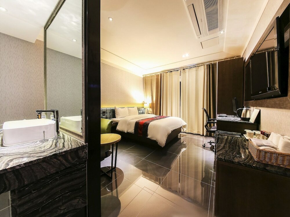 Фото Zenith Hotel