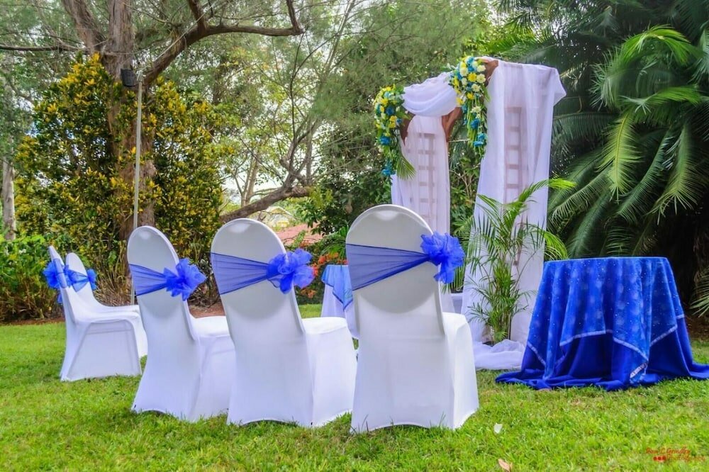 Фото The Mandeville Hotel