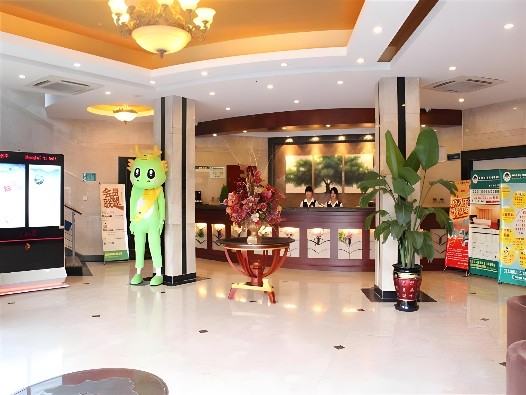 Фото GreenTree Inn Express Hotel