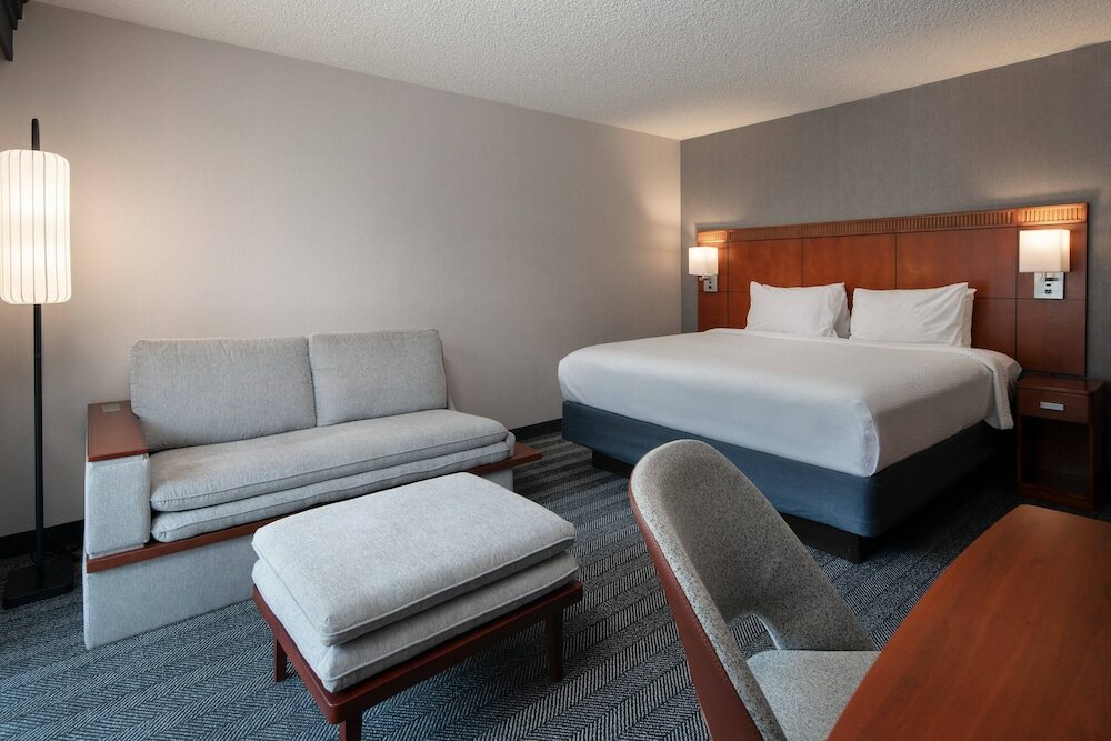 Фото Courtyard by Marriott Fresno