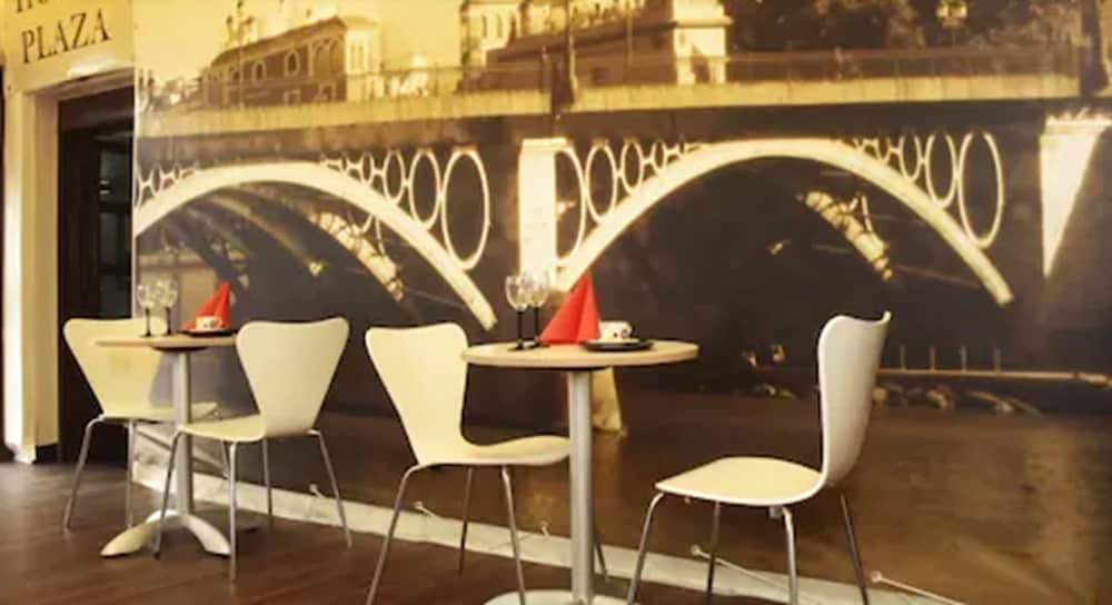 Фото Hotel Plaza Sevilla