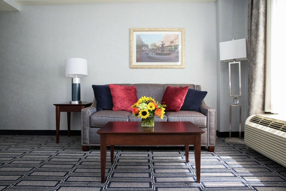 Фото Hampton Inn & Suites Providence Downtown