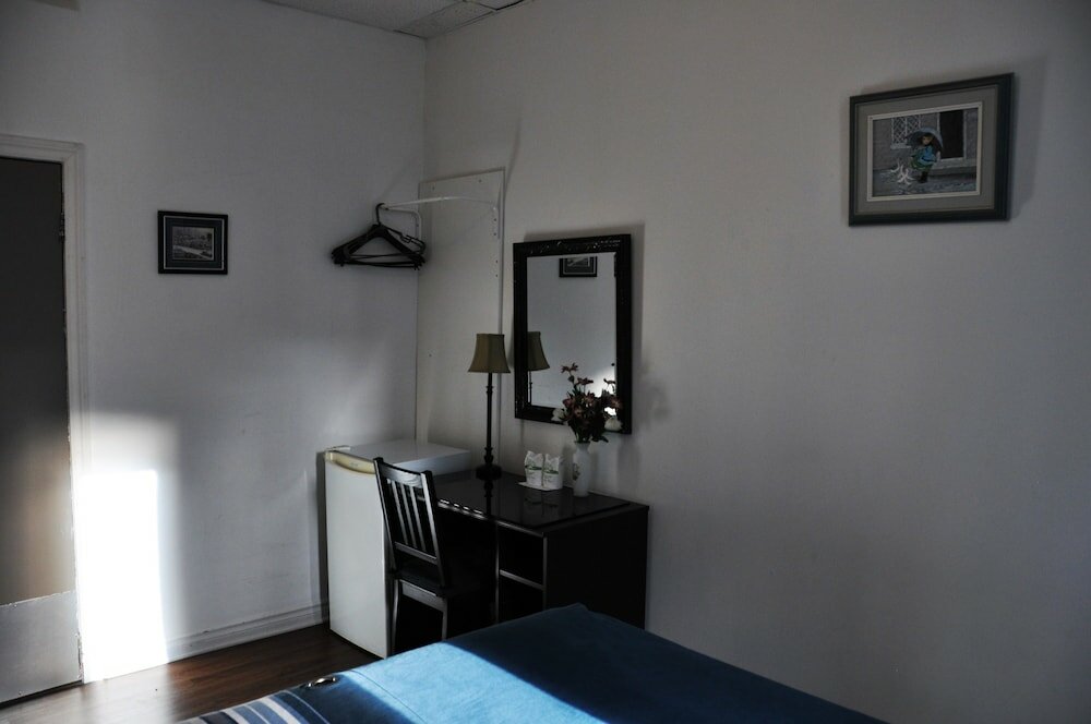 Фото Hotel Bon Accueil