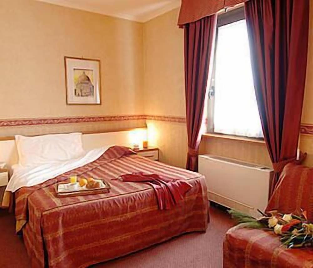 Фото отеля 2