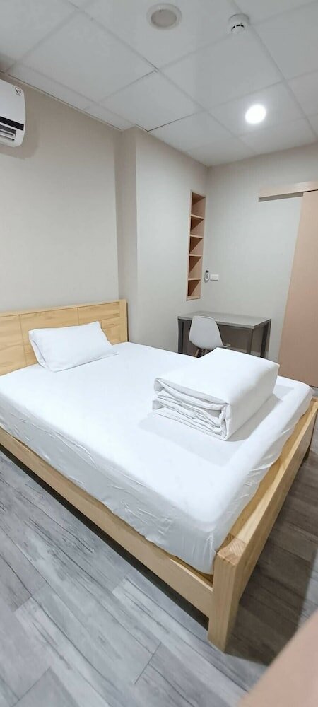 Фото Old Door Hostel & Bar