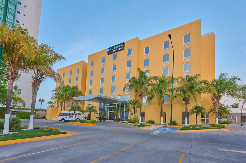 Hotel City Express by Marriott Irapuato, Irapuato, photo