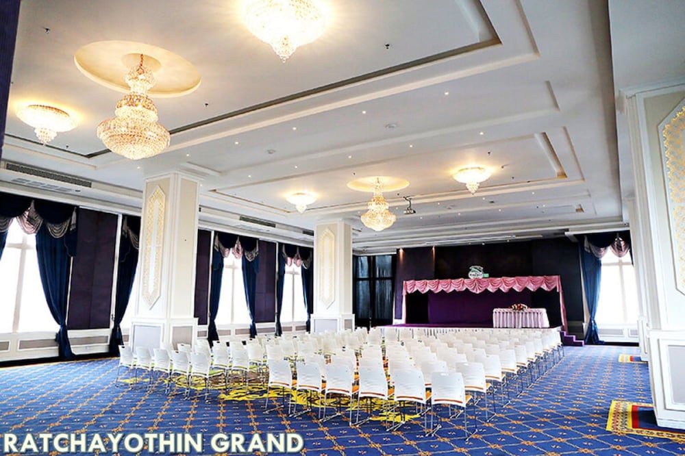 Фото The Bazaar Hotel