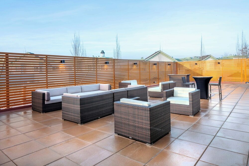 Фото Sheraton Vancouver Guildford Hotel