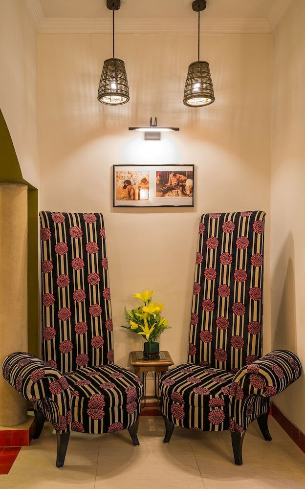 Фото Home@F37 Kailash Colony Metro