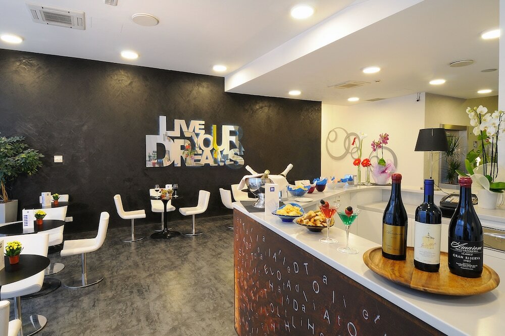 Фото IH Hotels Milano Lorenteggio