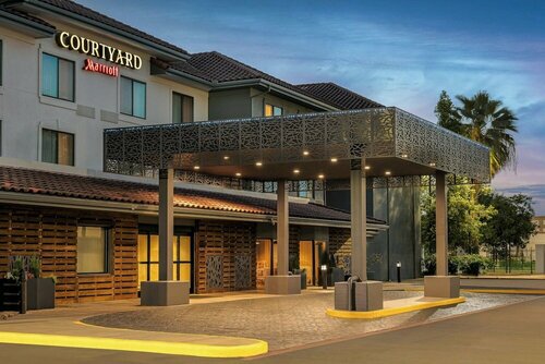Гостиница Courtyard by Marriott Houston Rice University в Хьюстоне