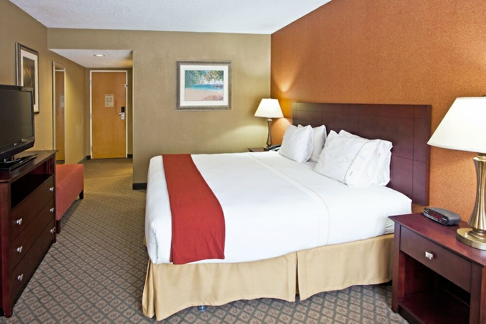 Фото Holiday Inn Express Clearwater East - Icot Center, an Ihg Hotel