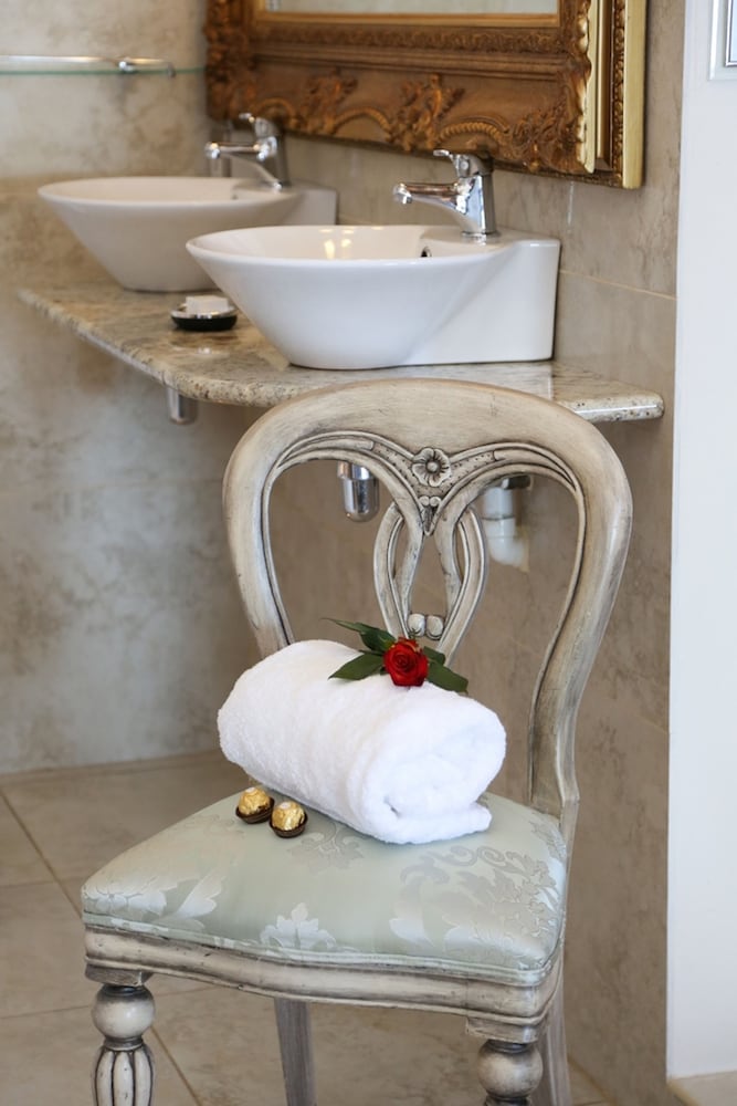 Фото Misty Waves Boutique Hotel