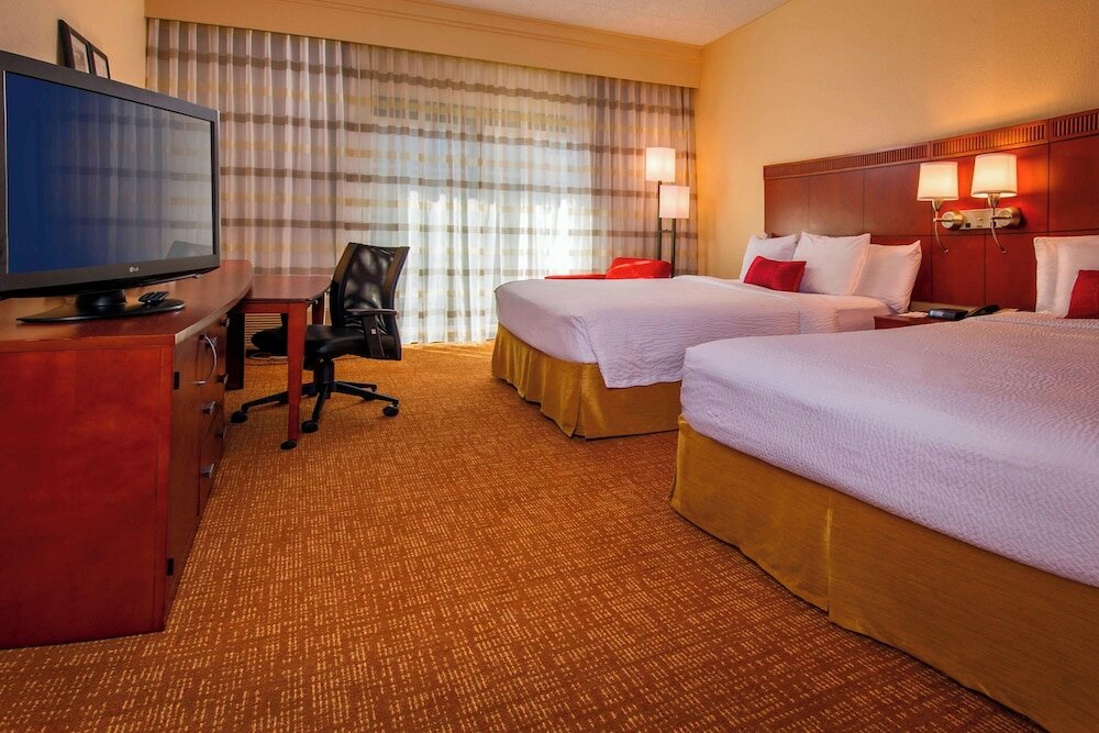 Фото Courtyard by Marriott Virginia Beach Norfolk