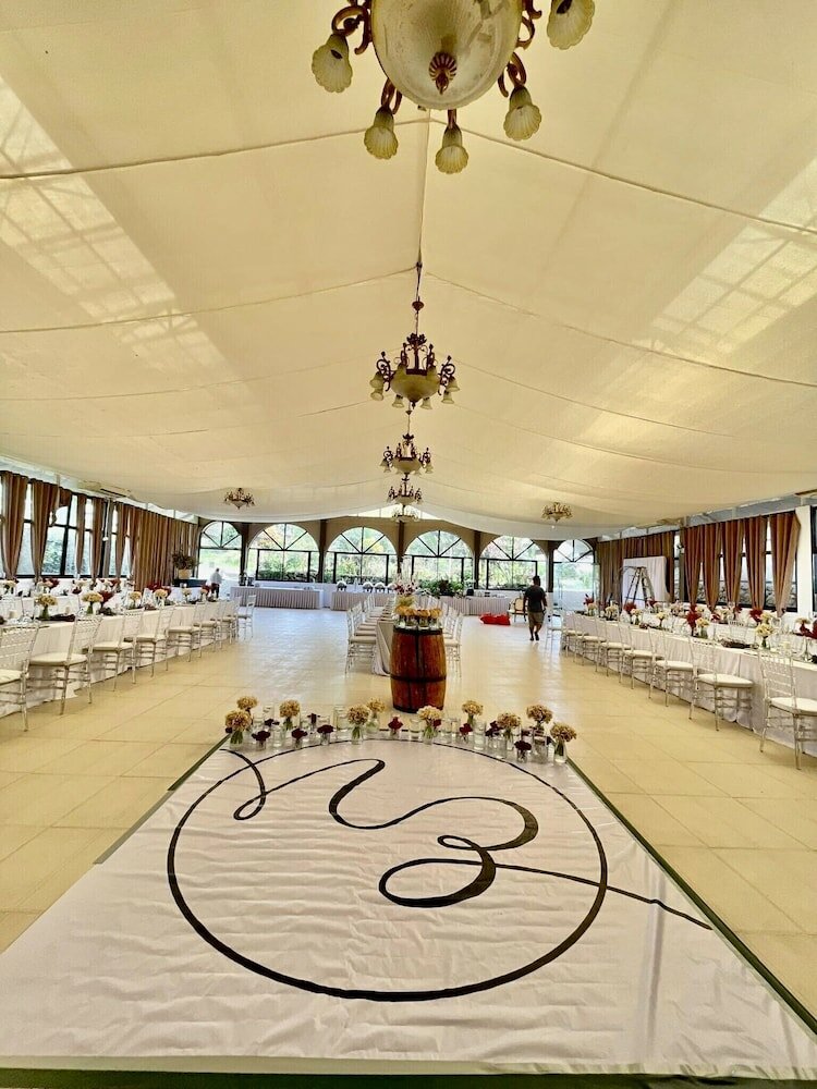 Фото The Q Hotel & Restaurant