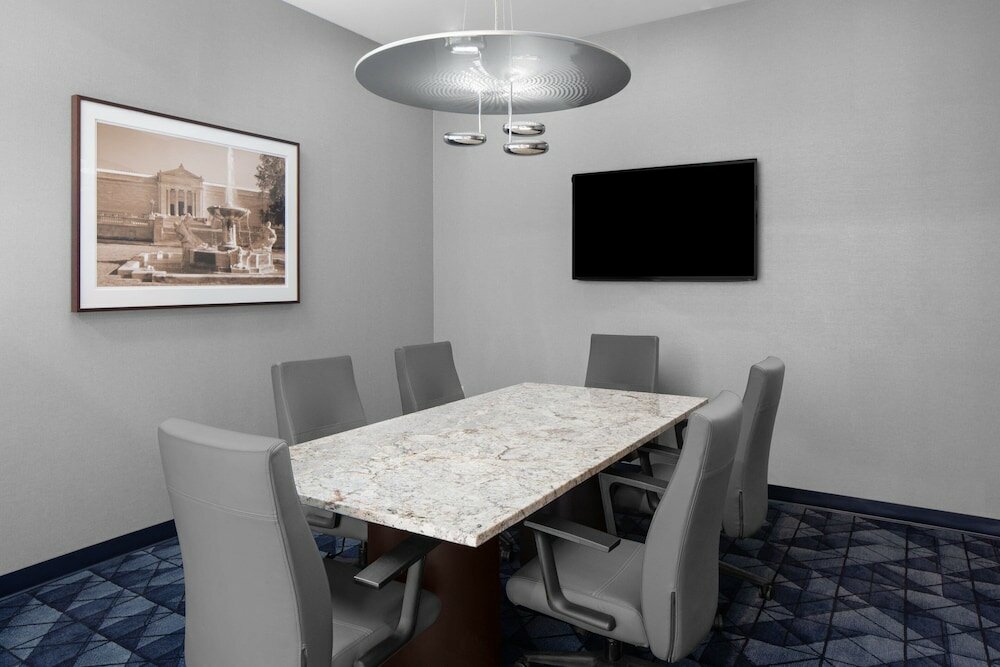 Фото Courtyard by Marriott Cleveland University Circle