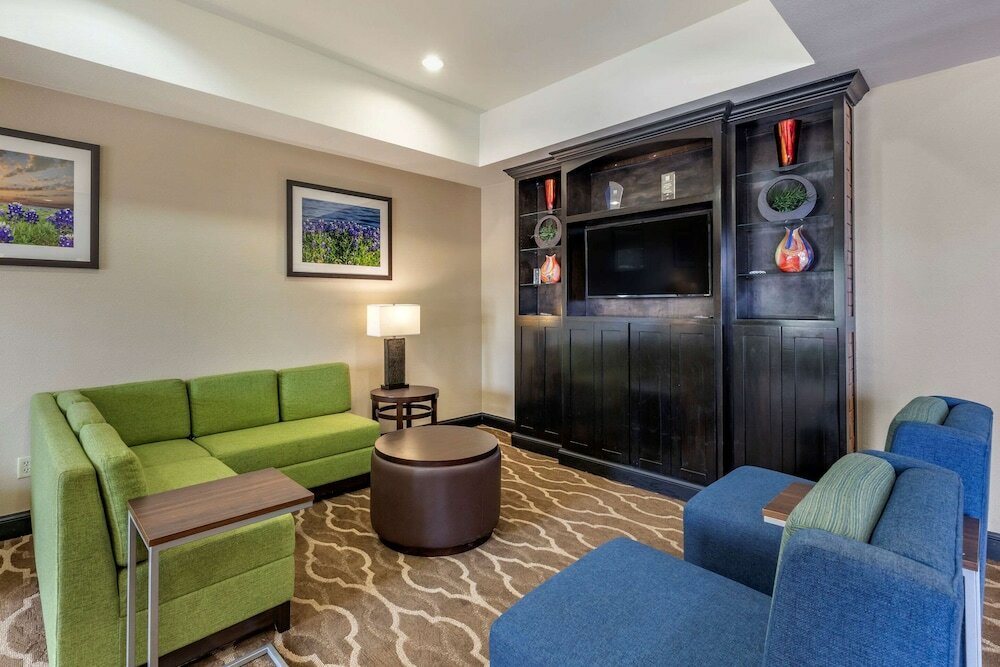 Фото Comfort Inn & Suites Paris