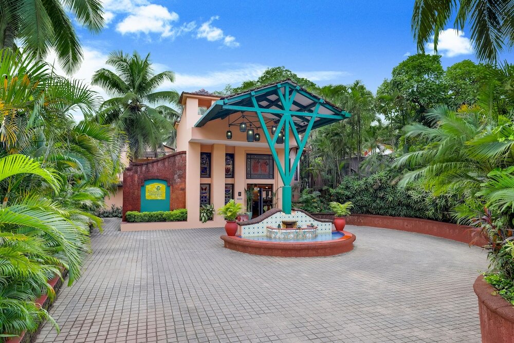 Фото Lemon Tree Amarante Beach Resort, Goa