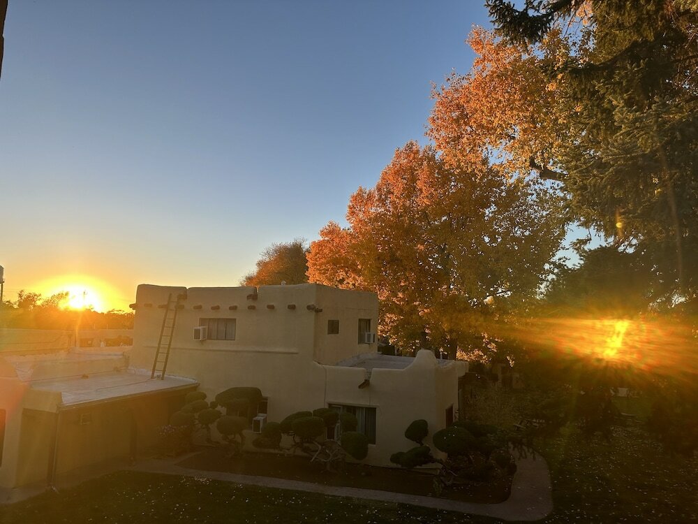 Фото El Pueblo Lodge