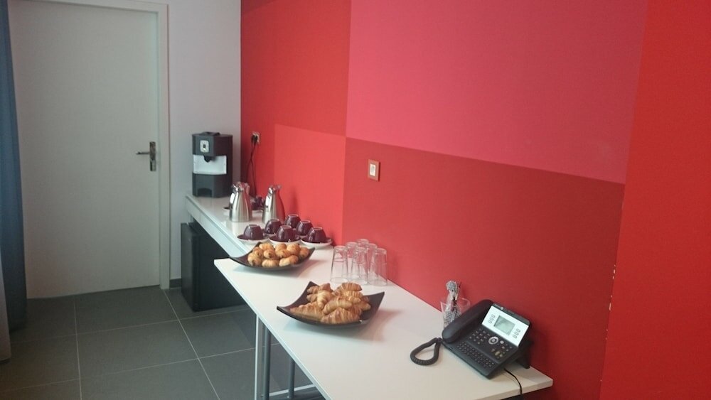 Фото Hotel ibis Styles Montpellier Centre Comedie