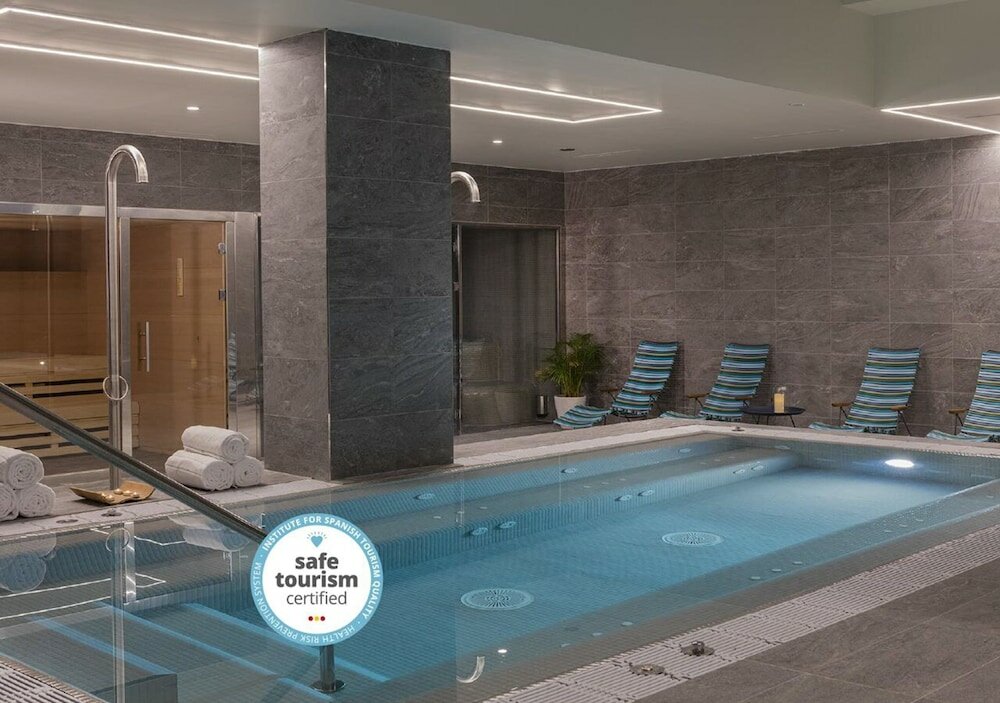 Фото Отель Axel San Sebastián - Adults Only