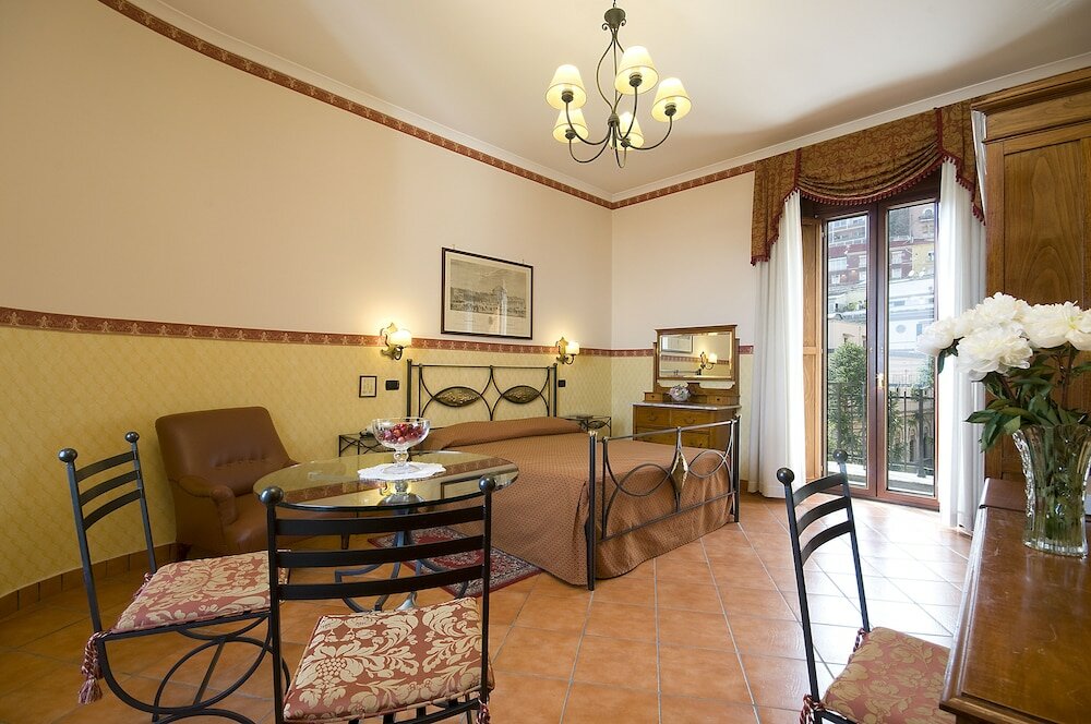 Фото Pinto Storey Hotel