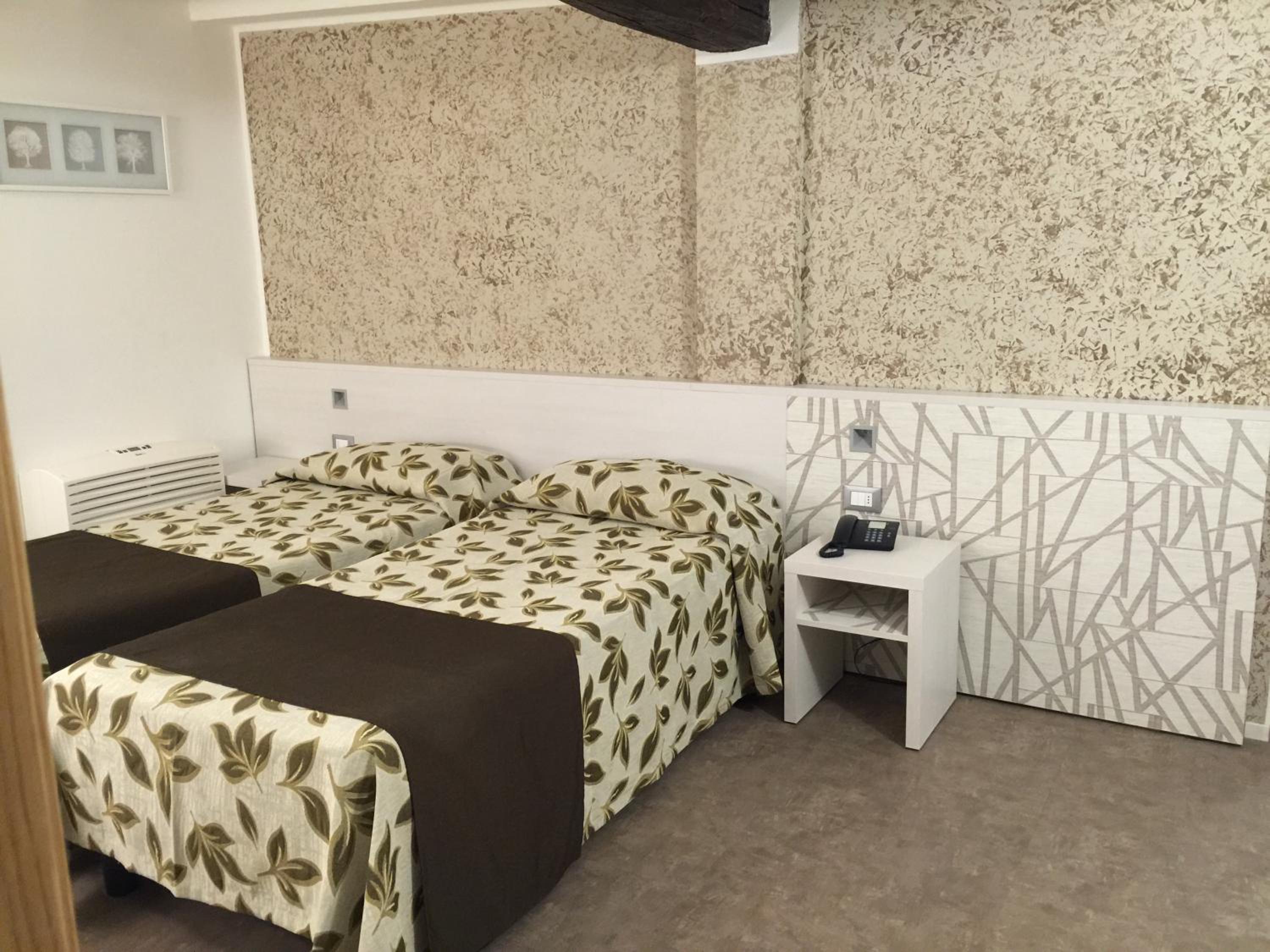 Фото Hotel Holiday