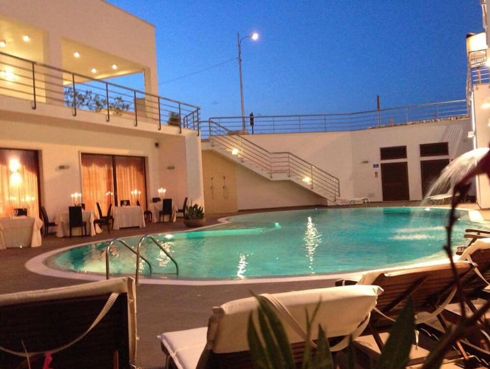 Фото Отель His Majesty