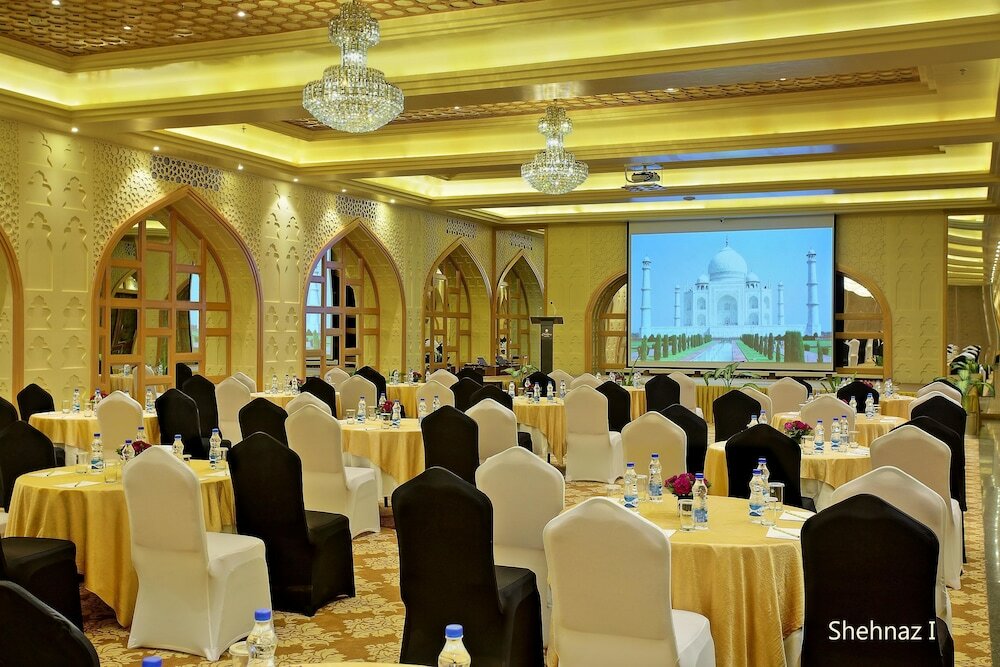 Фото Hotel Clarks Shiraz