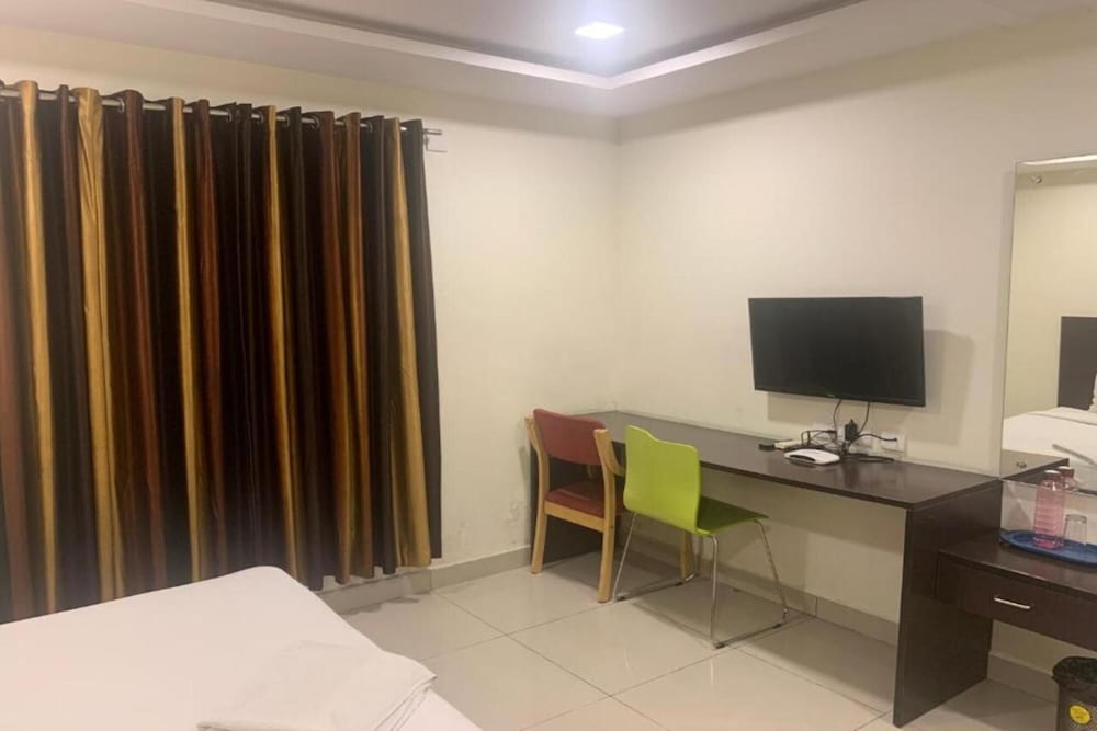 Фото FabHotel Siri Inn Madhapur