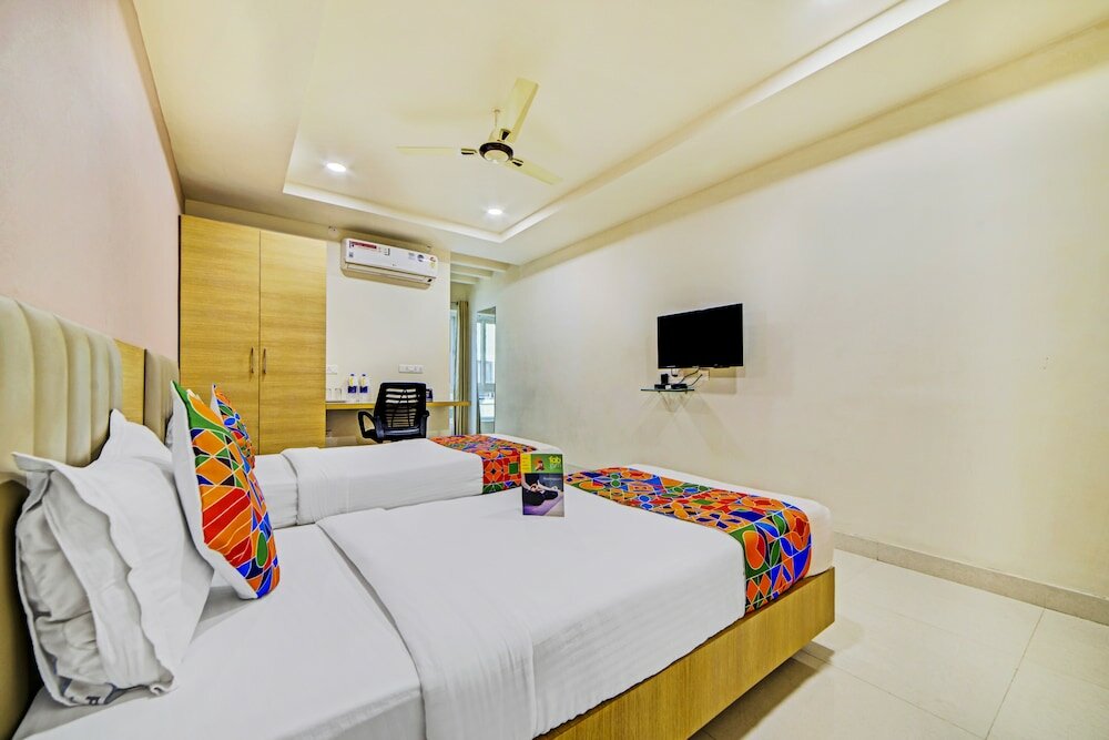 Фото Veeraj Suites