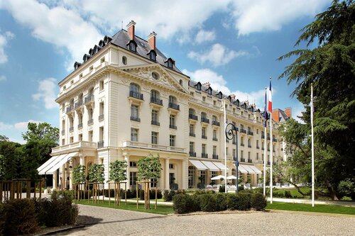 Внешний вид отеля Waldorf Astoria Versailles - Trianon Palace в Версале, фото 4