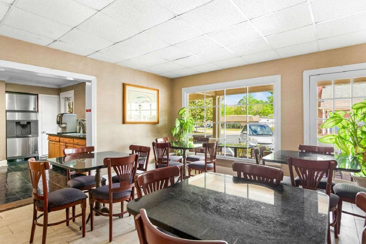 Фото Rodeway Inn Historic