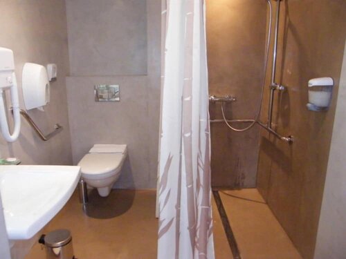 Гостиница Hotel Saint Pierre в Вире
