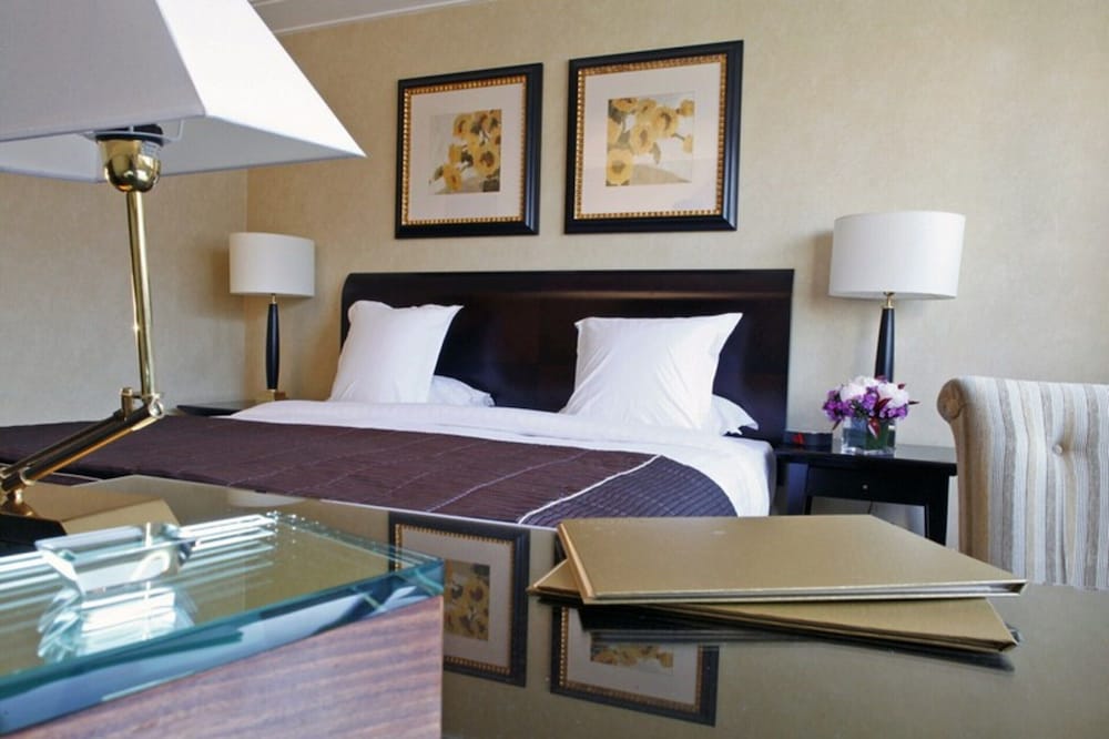 Фото Warwick Paris Champs-Elysees