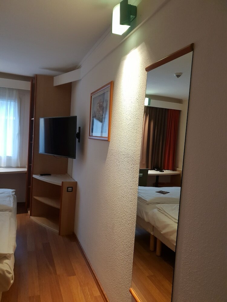 Фото B&B HOTEL Hamburg Airport