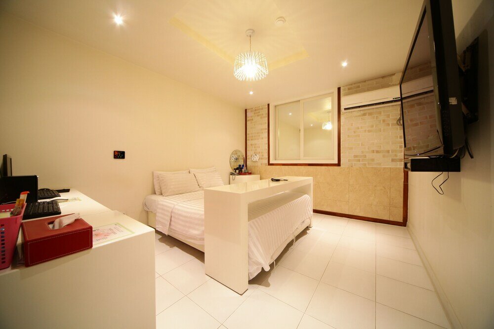 Фото A Hotel Iksan