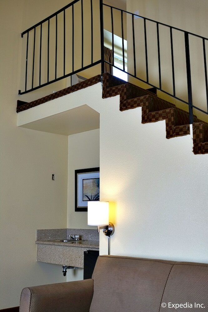 Фото Key Inn & Suites