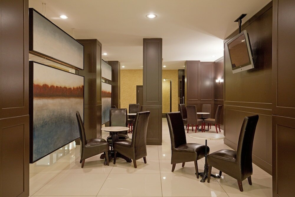 Фото Armon Plaza Montreal Airpt, Trademark Collection by Wyndham