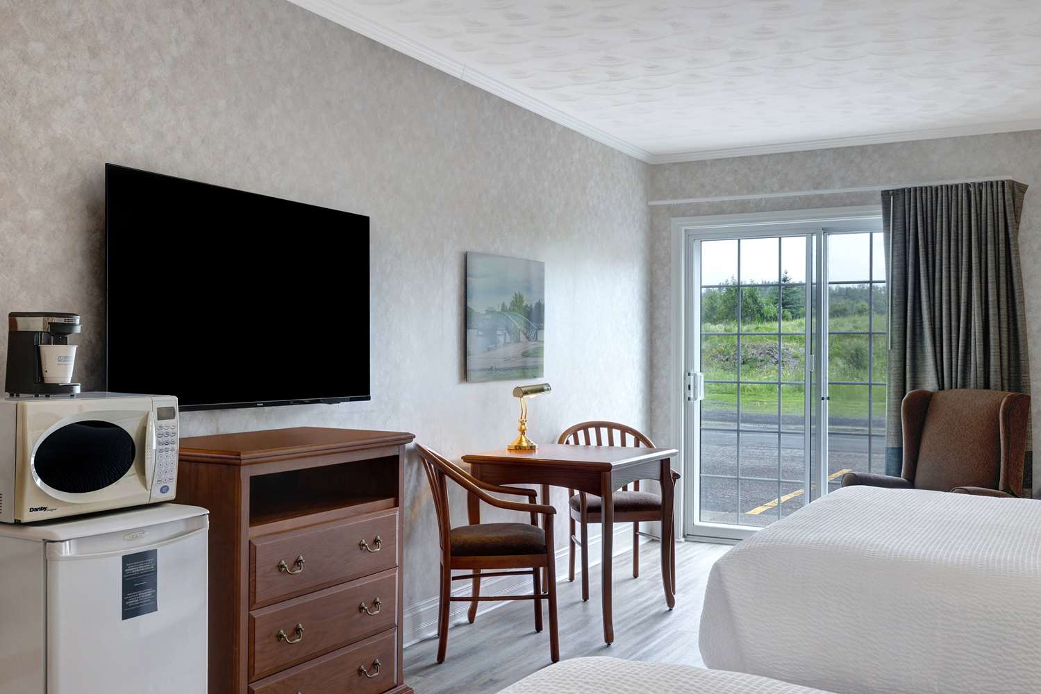 Фото Days Inn by Wyndham Edmundston