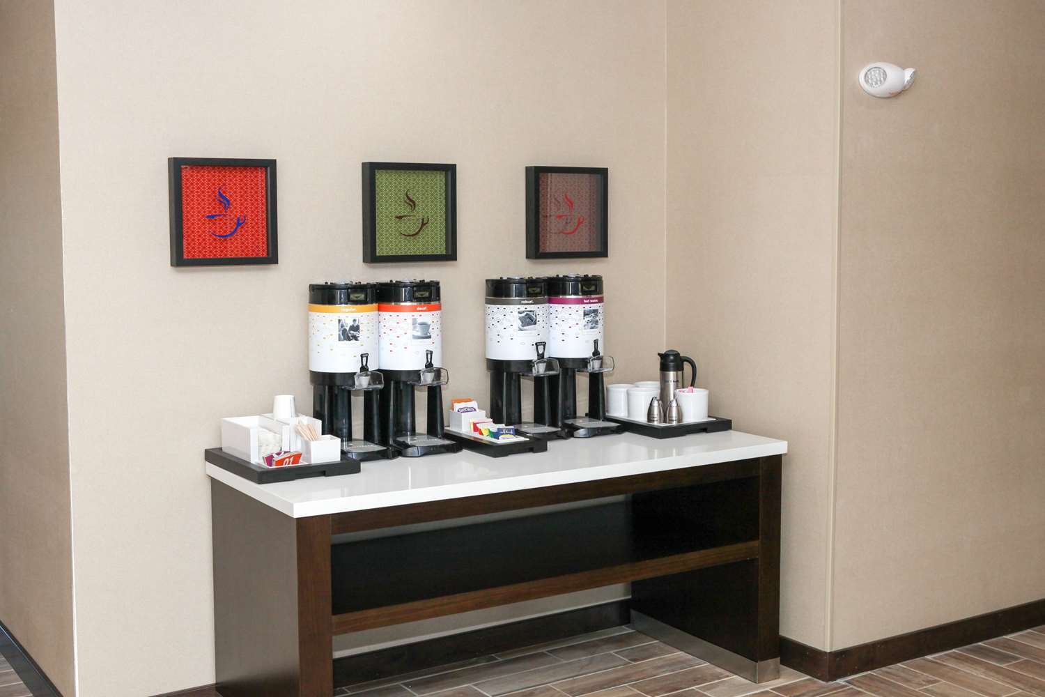 Фото Hampton Inn & Suites Lafayette Medical Center, Co